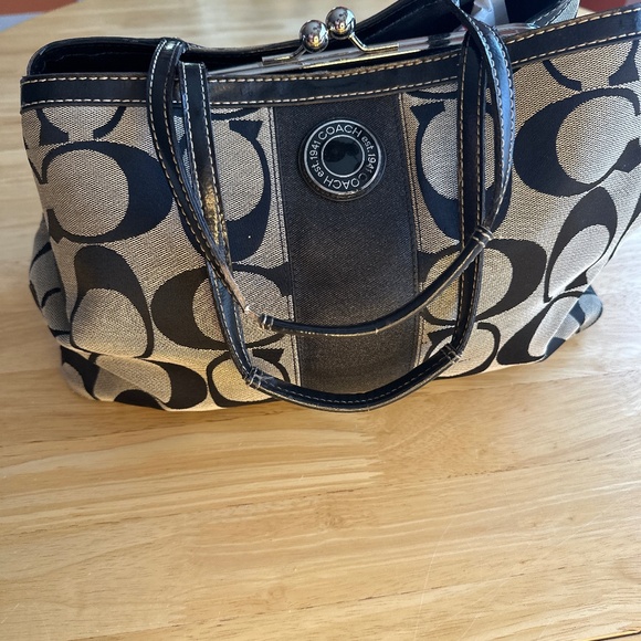 Coach Signature Large Bag with KISS Lock - Picture 1 of 6